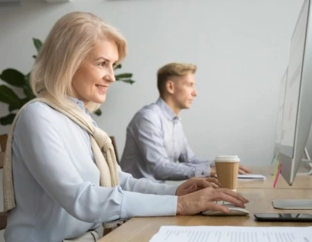 Эргономика рабочего места для сотрудника 40+: что мешает работать без усталости