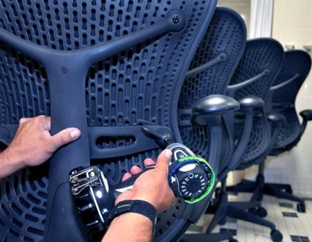 Как разобрать офисный стул