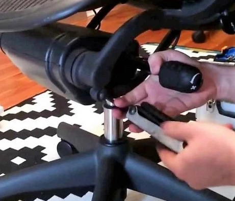 Как собрать компьютерный стул