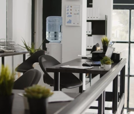 Современные тренды в дизайне офисной мебели 2025 года