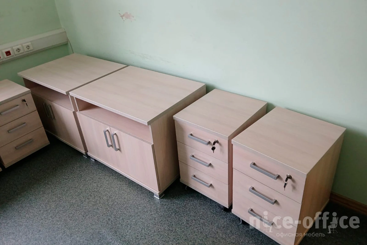 Тумба подкатная с замком и усиленными колесами (394*454*595) 6ТЗ.004/1 Avance фото в интерьере 1