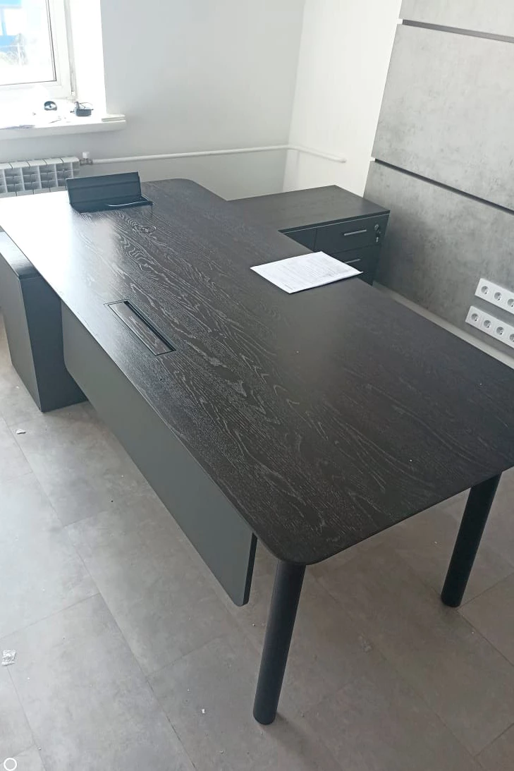 Стол руководителя правый 2000x1798x750 Fresco фото в интерьере 1