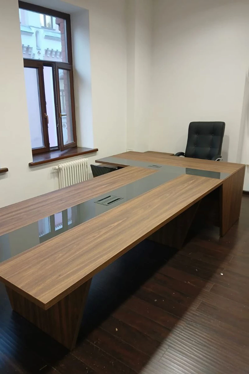 Стол переговорный 240 Corner фото в интерьере 1