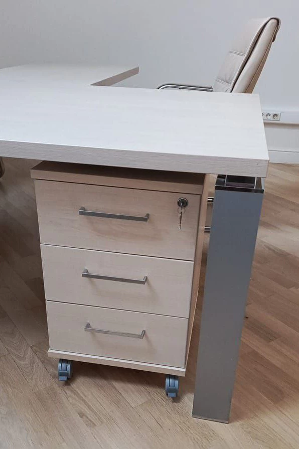 Тумба мобильная с замком First фото в интерьере 3