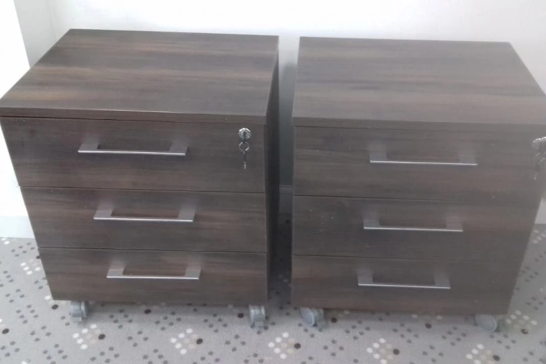 Тумба мобильная 3 ящ. Стандартные колеса 416x460x611 Style Project фото в интерьере 1