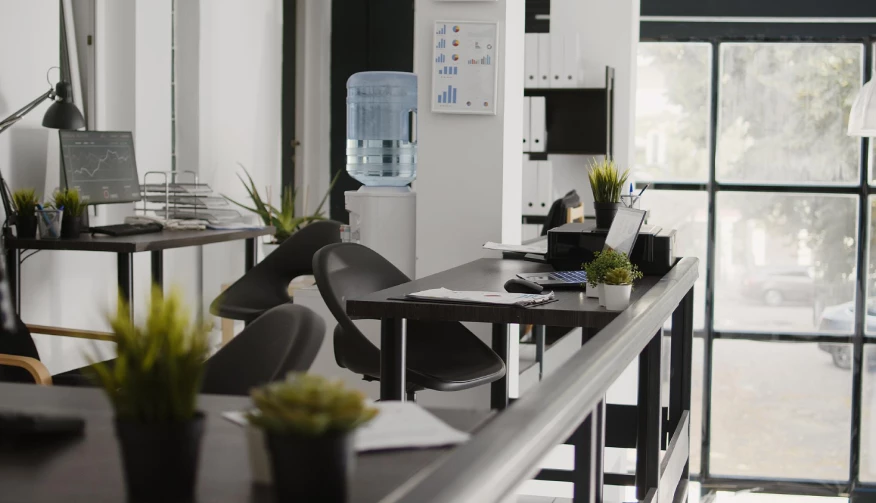 Современные тренды в дизайне офисной мебели 2025 года